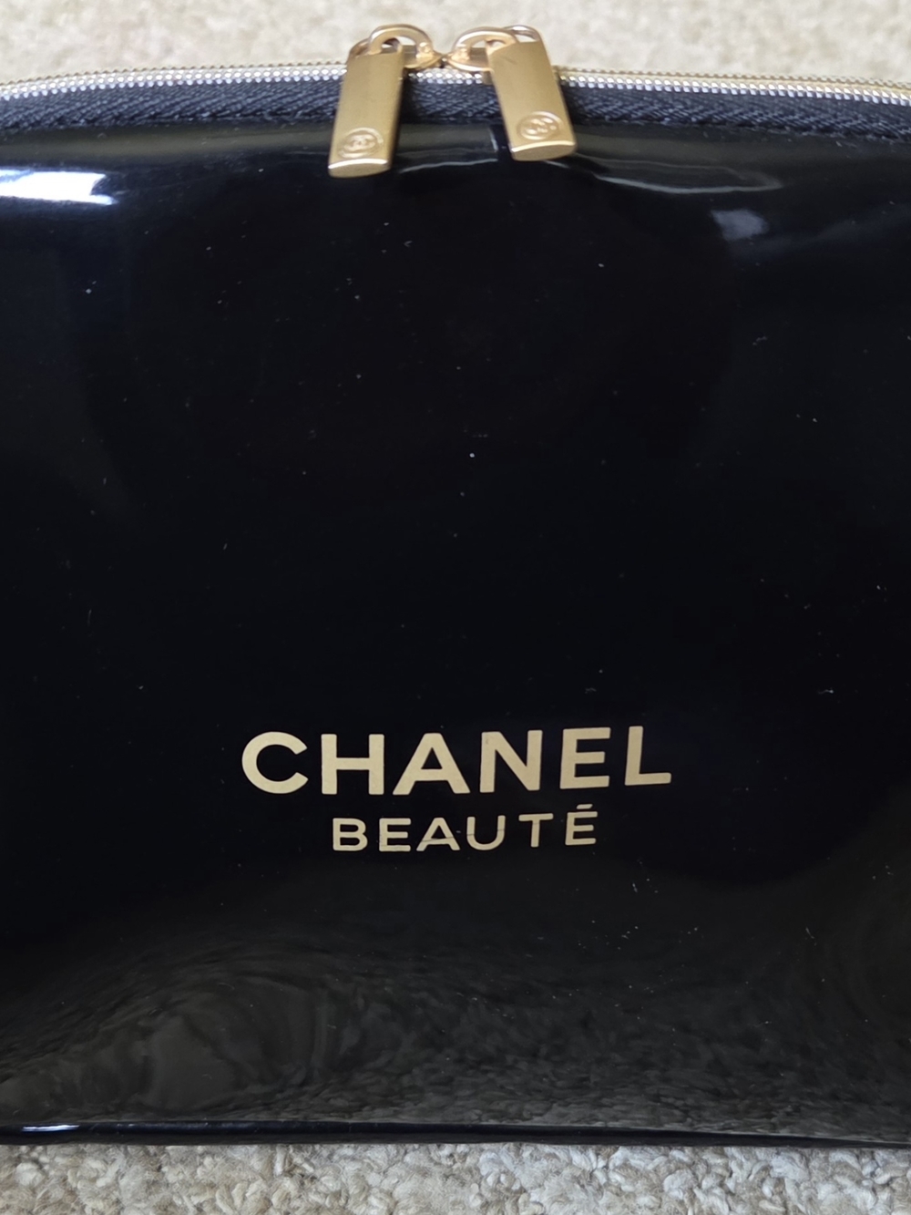 CHANEL Beauté Black Glossy Patent Cosmetic Pouch Approx. Size: 9" x 7" Pre-Loved